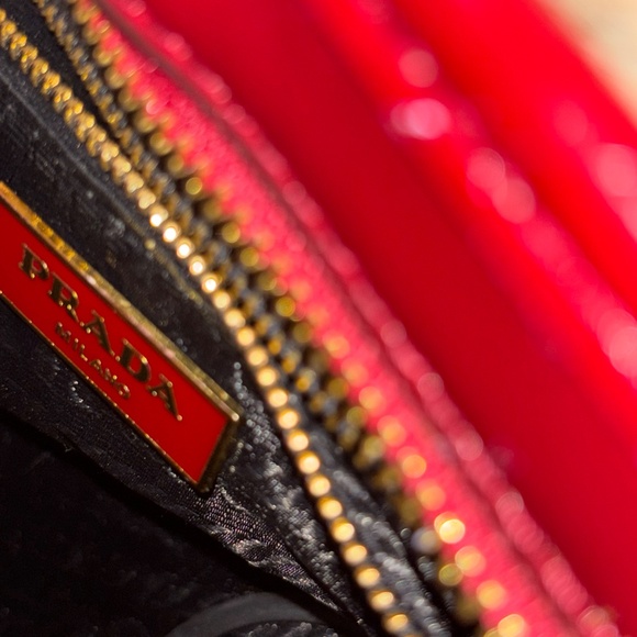 Prada BONNIE Burgundy Glossy Oil Wax Leather Medium - Picture 11 of 15